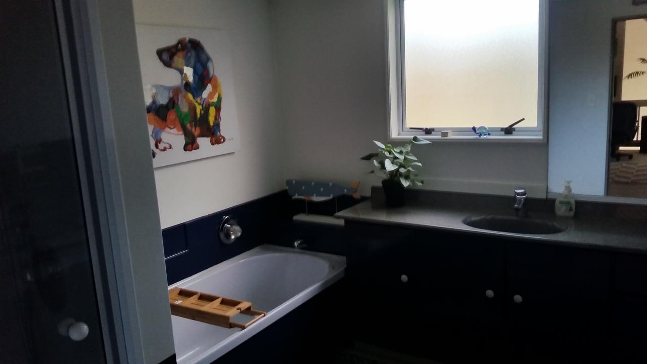 Berni'S Boutique Bnb Christchurch Exterior photo