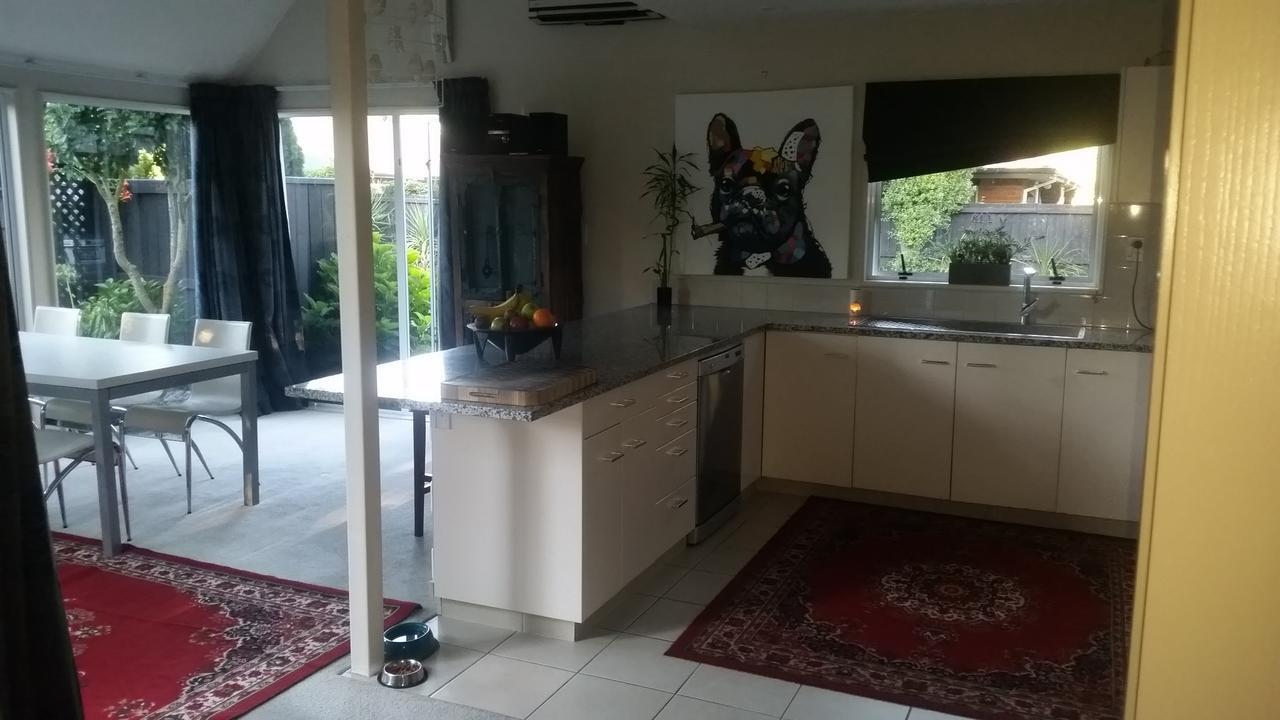 Berni'S Boutique Bnb Christchurch Exterior photo