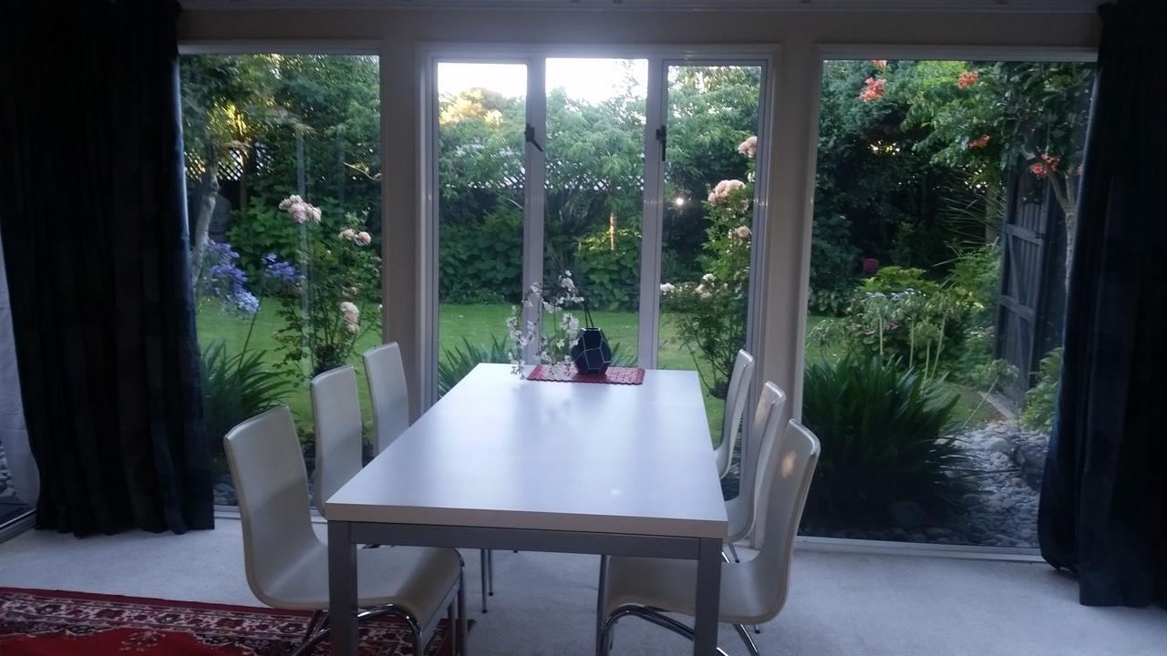 Berni'S Boutique Bnb Christchurch Exterior photo